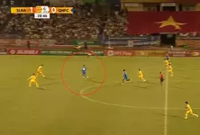 Công Phượng lập 2 siêu phẩm đá phạt sao Quảng Nam ghi bàn từ 50m gây sốt-2.webp