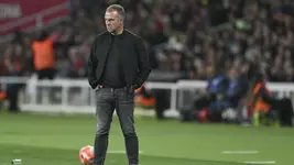 Barcelona thắng tối thiểu HLV Flick bắn 1 mũi tên trúng 2 đích-2.webp