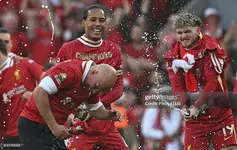 Liverpool đăng quang Ngoại hạng Anh sớm 4 vòng HLV Slot tri ân Klopp tự hào chiến tích-2.webp