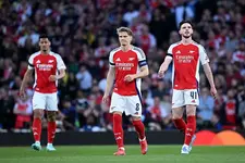 PSG hạ Arsenal: Báo Anh "tổng sỉ vả" Odegaard, báo Pháp ca ngợi Dembele