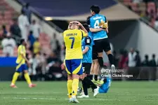 Fan chê Ronaldo "mất trí" sau trận thua, Al Nassr bị lừa 200 triệu euro vì CR7