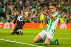 Betis, Chelsea tiến sát chung kết Conference League