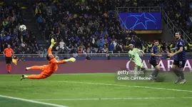 Đỉnh cao "người nhện" Sommer giải mã Yamal, gồng gánh Inter vào chung kết Cúp C1
