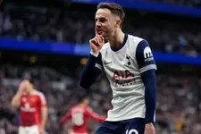 MU đón tin vui trước chung kết Europa League: Tottenham mất "nhạc trưởng" Maddison